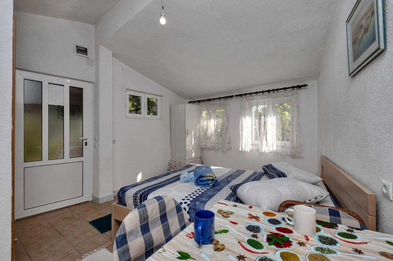 Apartments Nikola Bogomolje Bagian luar foto